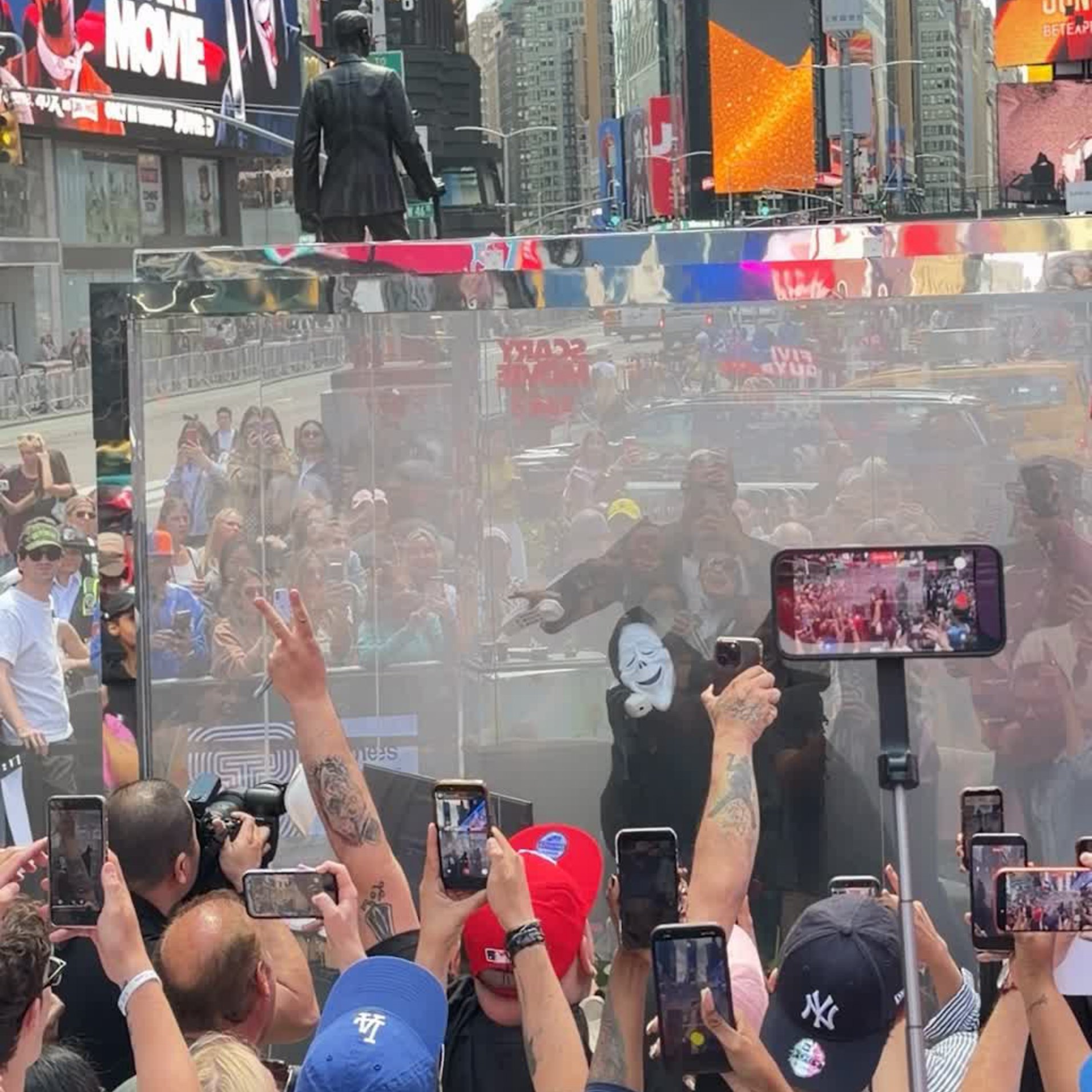 The crowd filming the hotbox